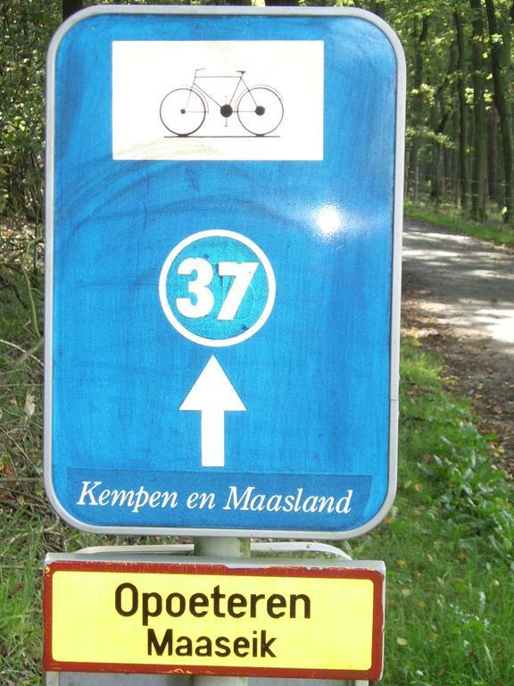 Bosbeekvallei Opoeteren エクステリア 写真